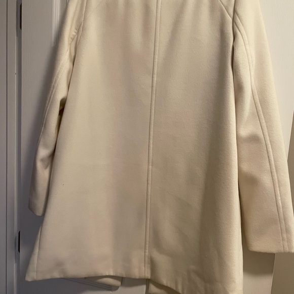 Pre owned cream winter lined jacket smoke & pet free home - Picture 6 of 6